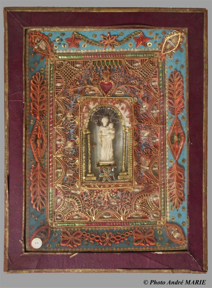 Saint Joseph : Figurine du Saint dans une niche centrale coquillé -vers 1840