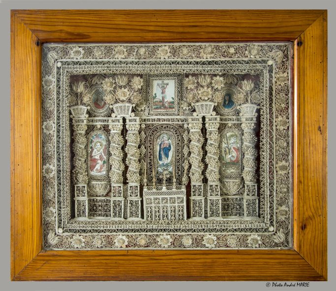 Autel paperolles blanc : retable de l’immaculé conception – 18e