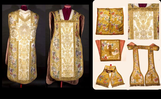 XVIIIe siècle Ornement liturgique avec décor de fleurs et rinceaux polychrome et lamé or